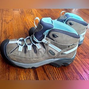 SOLD. Women’s Keen Hiking Boots